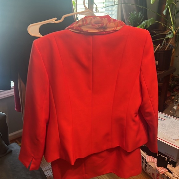 Evan Picone suit, coral color with scarf, size 12, EUC, jacket/pencil skirt - Picture 7 of 14